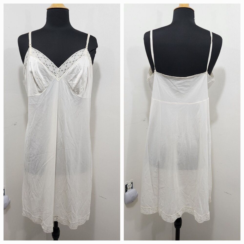 Vintage Vanity Fair Ivory Silky Dupont Nylon Antron Full Slip Size 36 USA 6/8